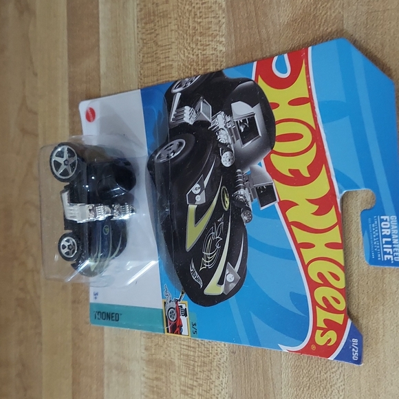 Hot Wheels Tooned Twin Mill - Picture 4 of 8